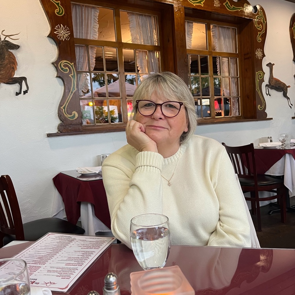 Meet your Posher, Larissa